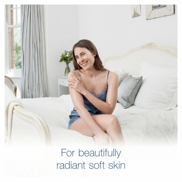 Dove Silky Body Cream Pot 300ml - Image 4